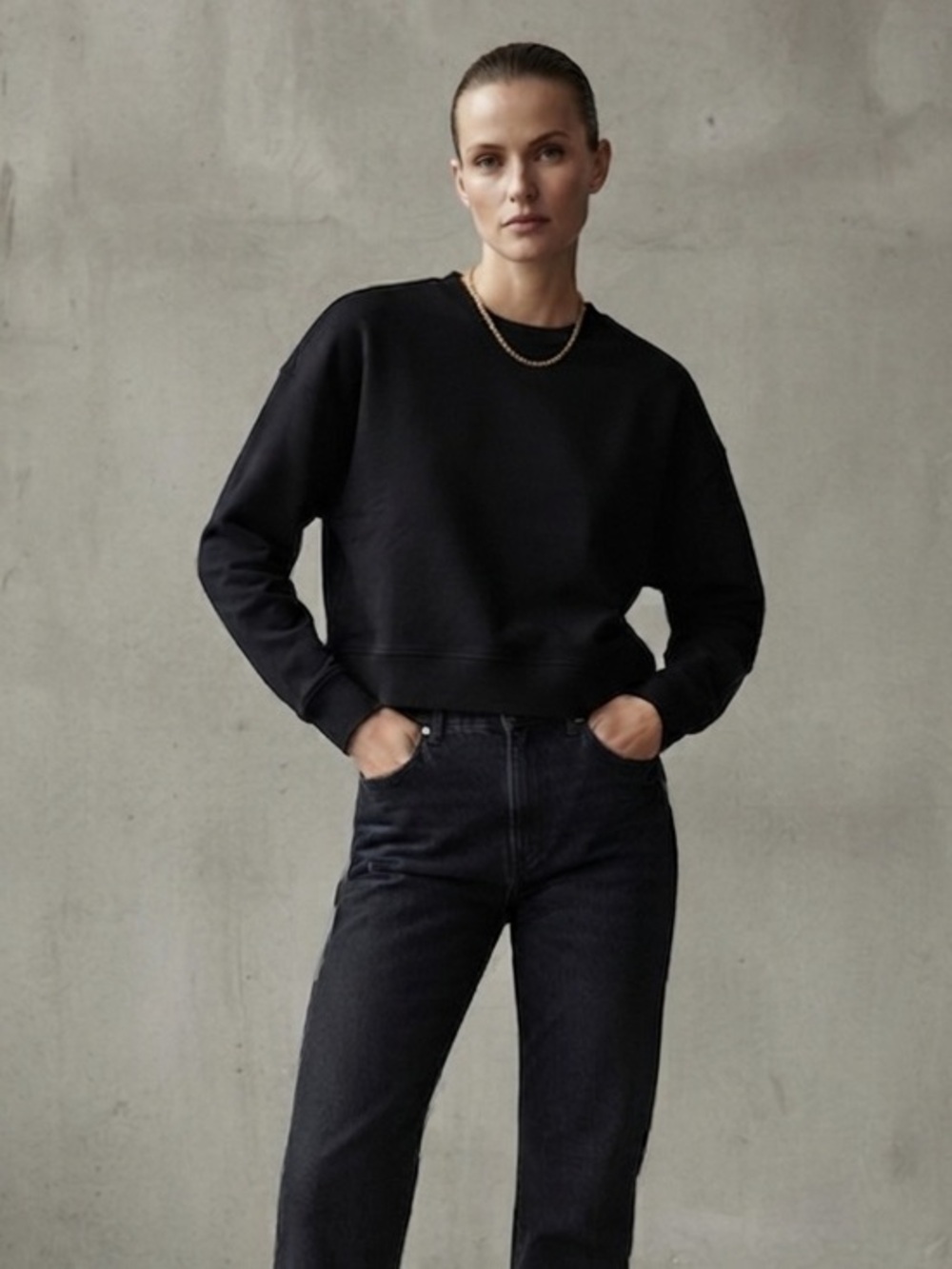 New H&M Black Crewneck Sweatshirt Size Small Cotton
